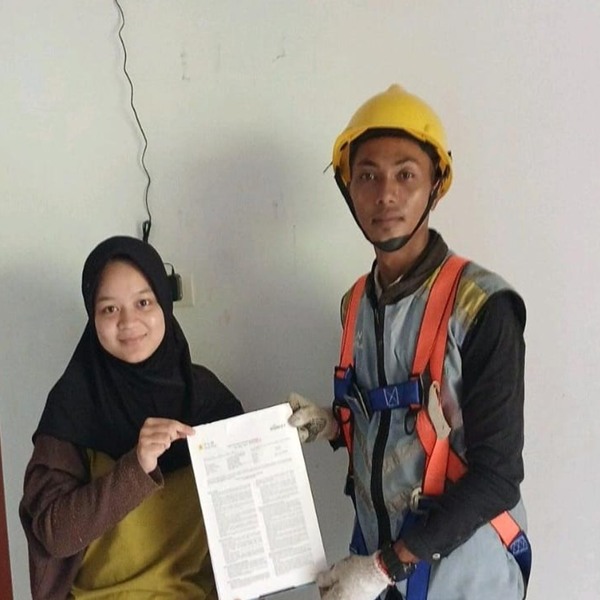 Dokumentasi ONT Modem Fiber Optic Nyala di Dinding